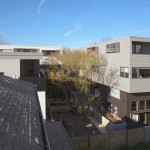 Three structures create a sheltered garden courtyard || construction: DEFORM | design: LLOYD RUSSELL, AIA | photo: KMC